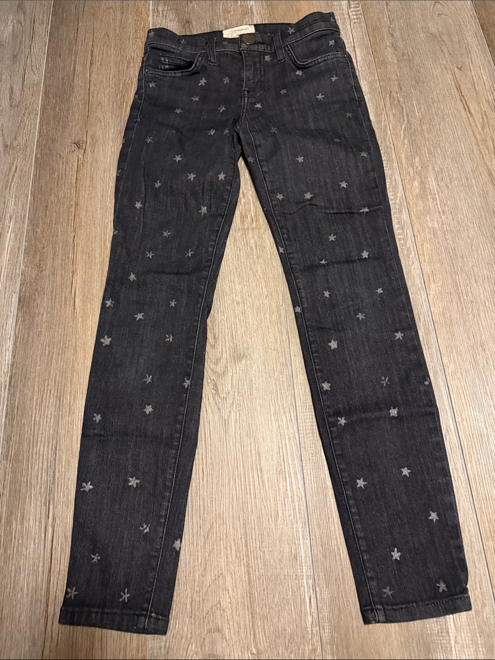 Current/Elliott washed black "The Stiletto" skinny jeans featuring an all-over m